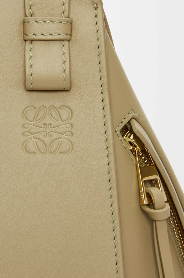 1e37b52c822a3aed8766a5782bab41d4-scaled-1.webp Compact Hammock bag in satin calfskin