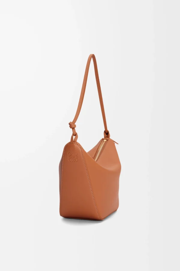 264945244d8ca9166440316af7aa38b6-scaled-1.webp Mini Hammock hobo in classic calfskin