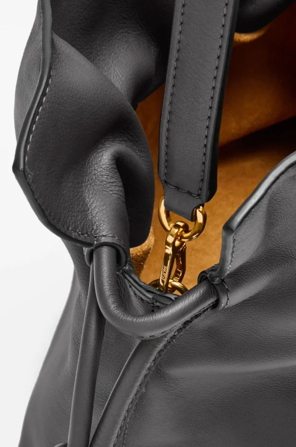 2a47ec668100e72da4c7e787ea6dfb13-scaled-1.webp Medium Flamenco clutch in nappa calfskin