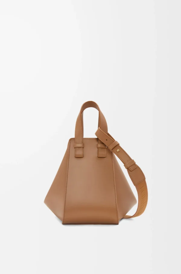 40ed04a97ae8f57246f01d212d7a7377-scaled-1.webp Compact Hammock bag in satin calfskin