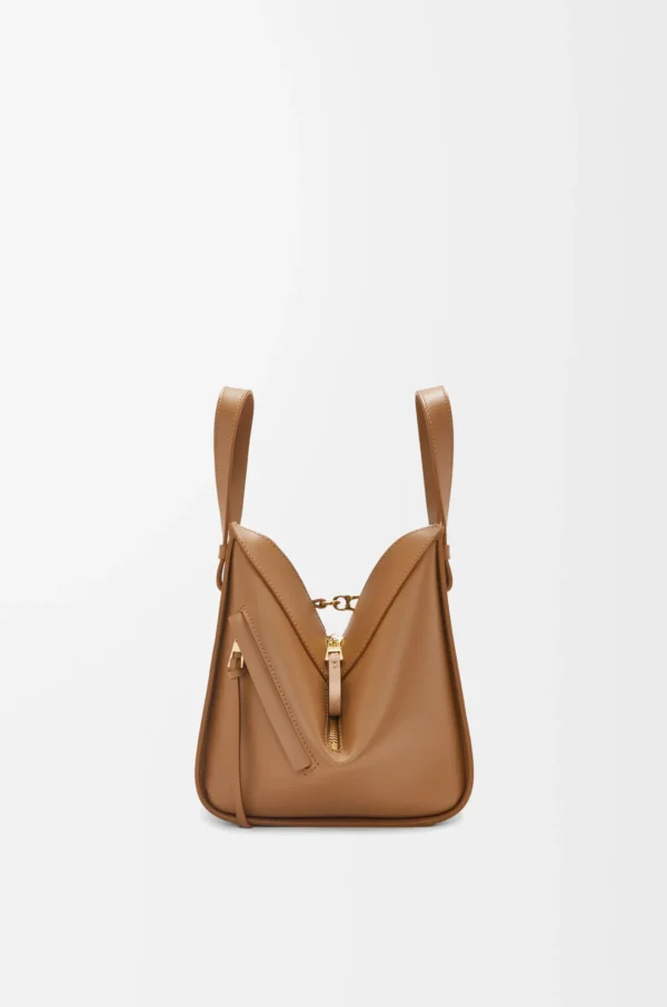 5bca4d29c5475e34f870d70ea5a0e0e3-scaled-1.webp Compact Hammock bag in satin calfskin