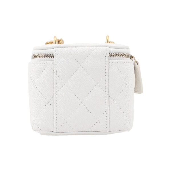 5e31368a7a52d44a25cecafad5459d1c.jpg CHANEL 23P LIPSTICK BOX WITH CHAIN WHITE