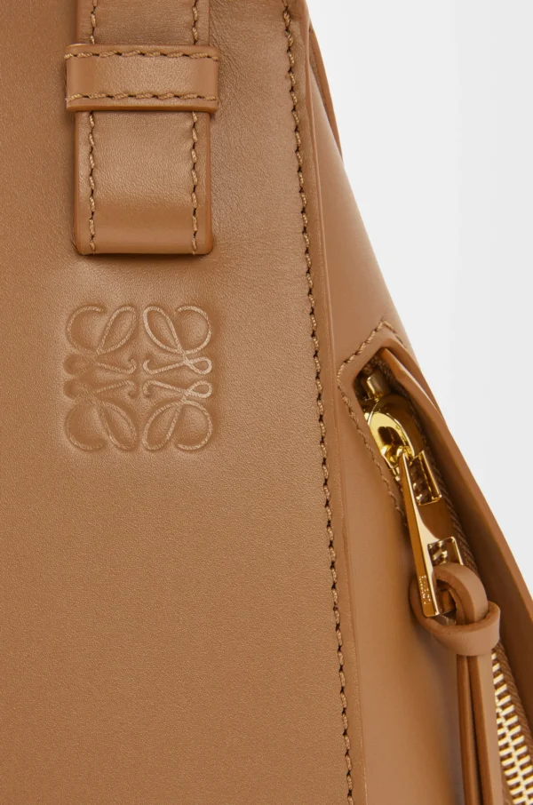 b031a0f68963b703428fbca436376bae-scaled-1.webp Compact Hammock bag in satin calfskin