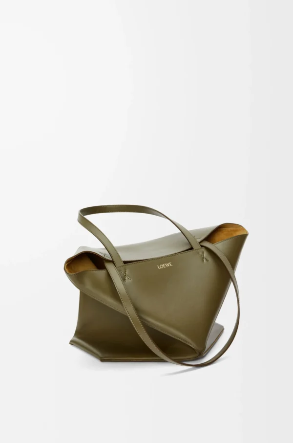 c14ced7cd882ea6f3792e625eb63d3d4-scaled-1.webp Medium Puzzle Fold tote in shiny calfskin