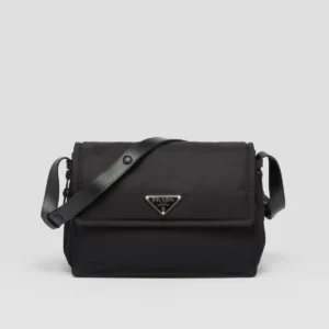 c1879c75b45b70c3e468ca4aae0394d8.webp Medium-sized padded Re-Nylon shoulder bag