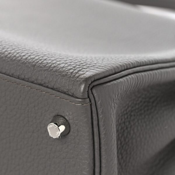 Togo Kelly Retourne 28 Etain