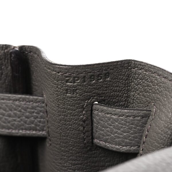 Togo Kelly Retourne 28 Etain