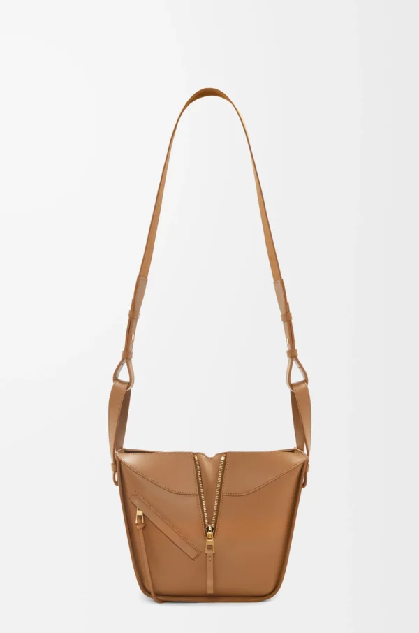 fd80e6ec2e4c05c80c9d394601dd0dbf-scaled-1.webp Compact Hammock bag in satin calfskin