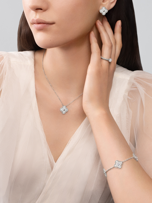 Van Cleef & Arpels Vintage Alhambra bracelet, 5 four-leaf lucky pattern Replica