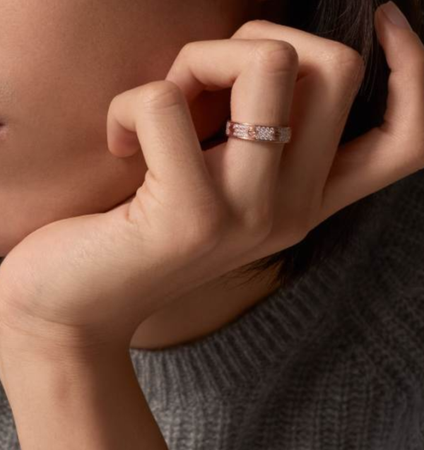 ScreenShot_2026-02-01_140026_158 Cartier Love Collection Ring, Small Size, Fully Paved with Diamonds - Replica